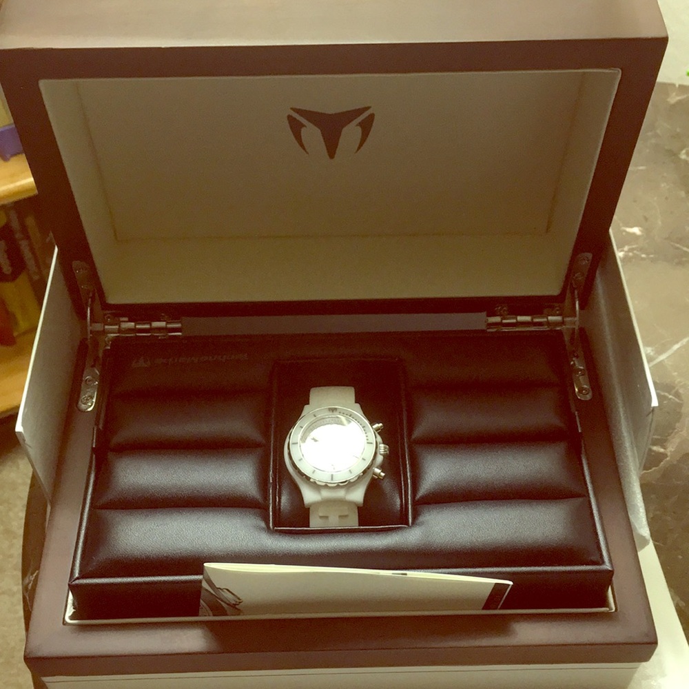 Technomarine Luxurious women watch in white NIB